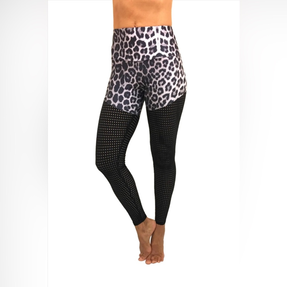 Onzie Leopard Print & Black Perforated Leggings - Women m/l